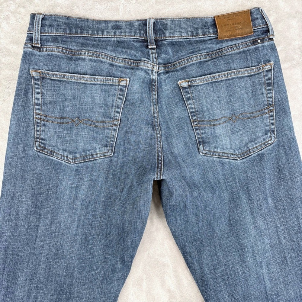 Lucky Brand Jeans Mens 36x32 (Fits 34x30) Blue 221 Straight Classic Medium Wash - Picture 6 of 15